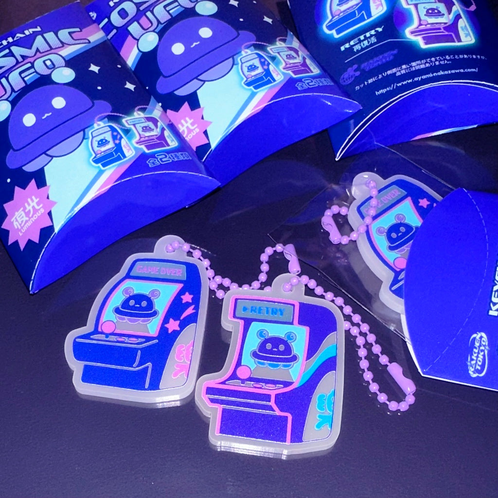 Luminous UFO keychain (2 random types)