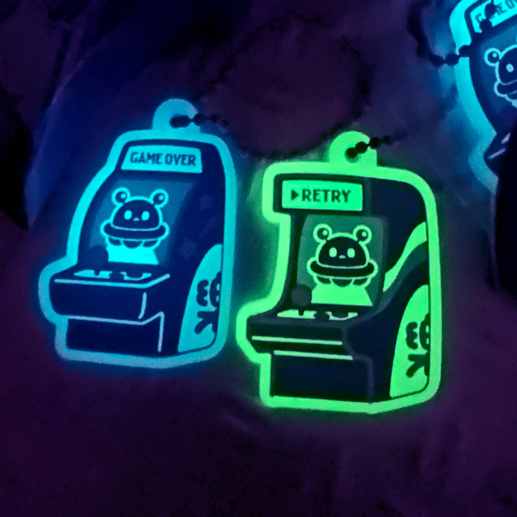 Luminous UFO keychain (2 random types)